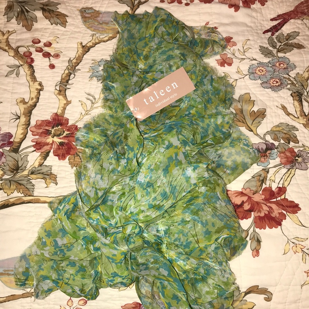 Taleen scarf